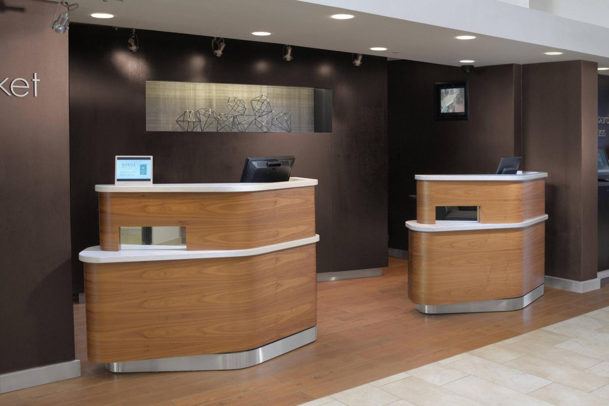 Courtyard By Marriott Northwest Hotel