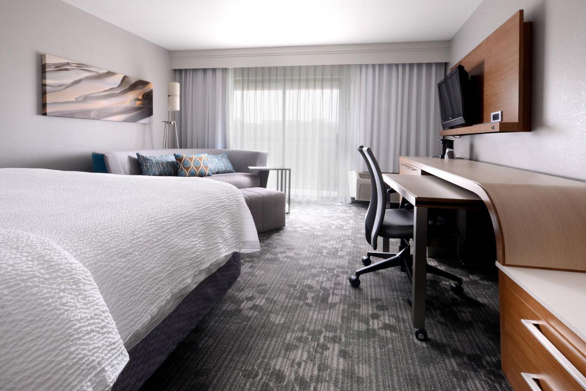 Courtyard By Marriott Northwest Hotel