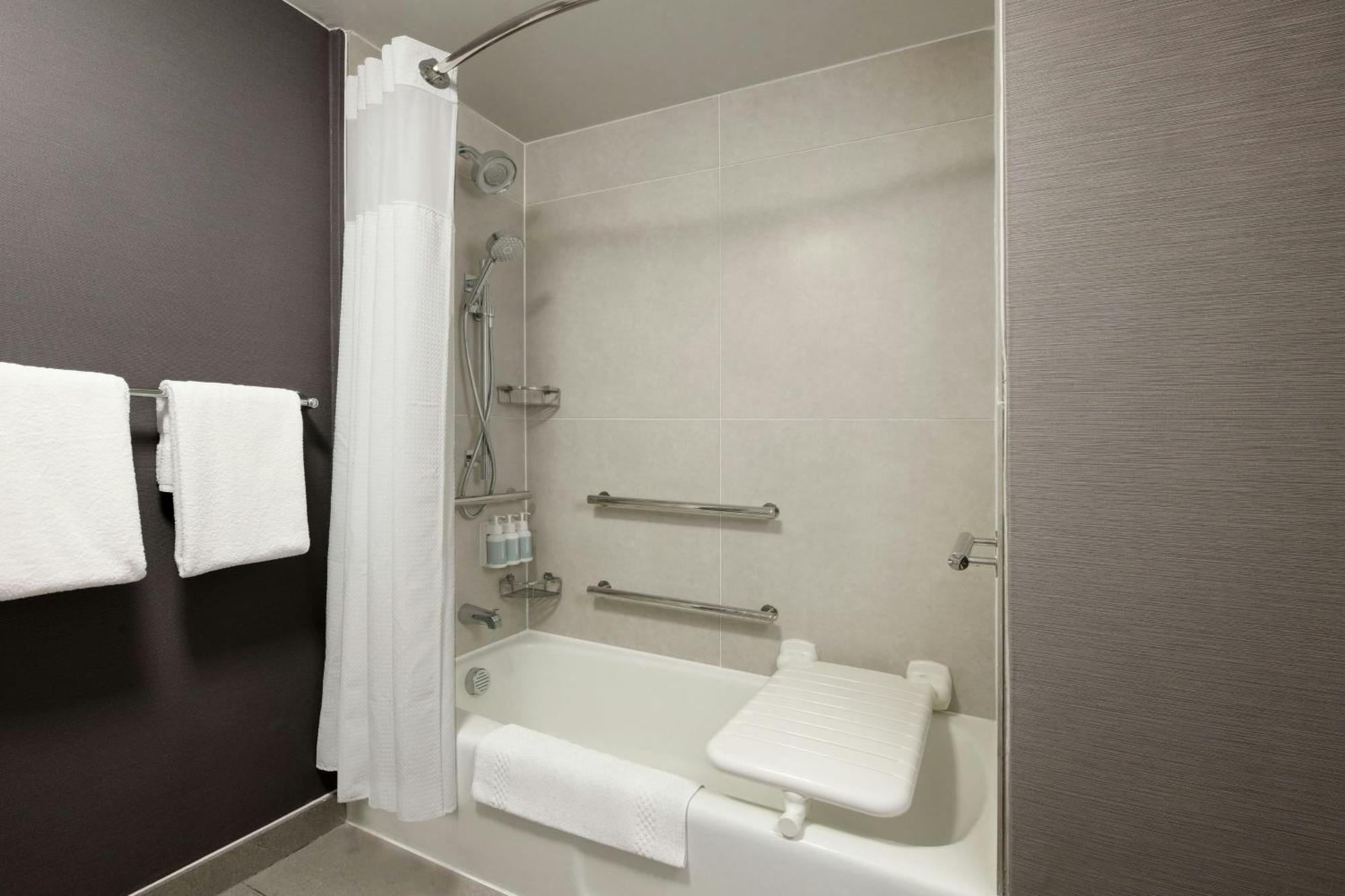 Courtyard By Marriott Northwest 3*