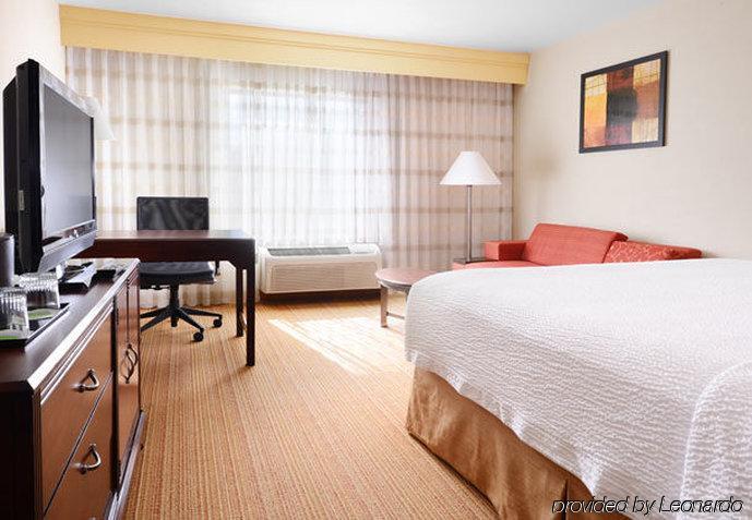 Courtyard By Marriott Northwest Hotel