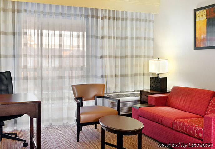 Hotel Courtyard By Marriott Northwest 3*