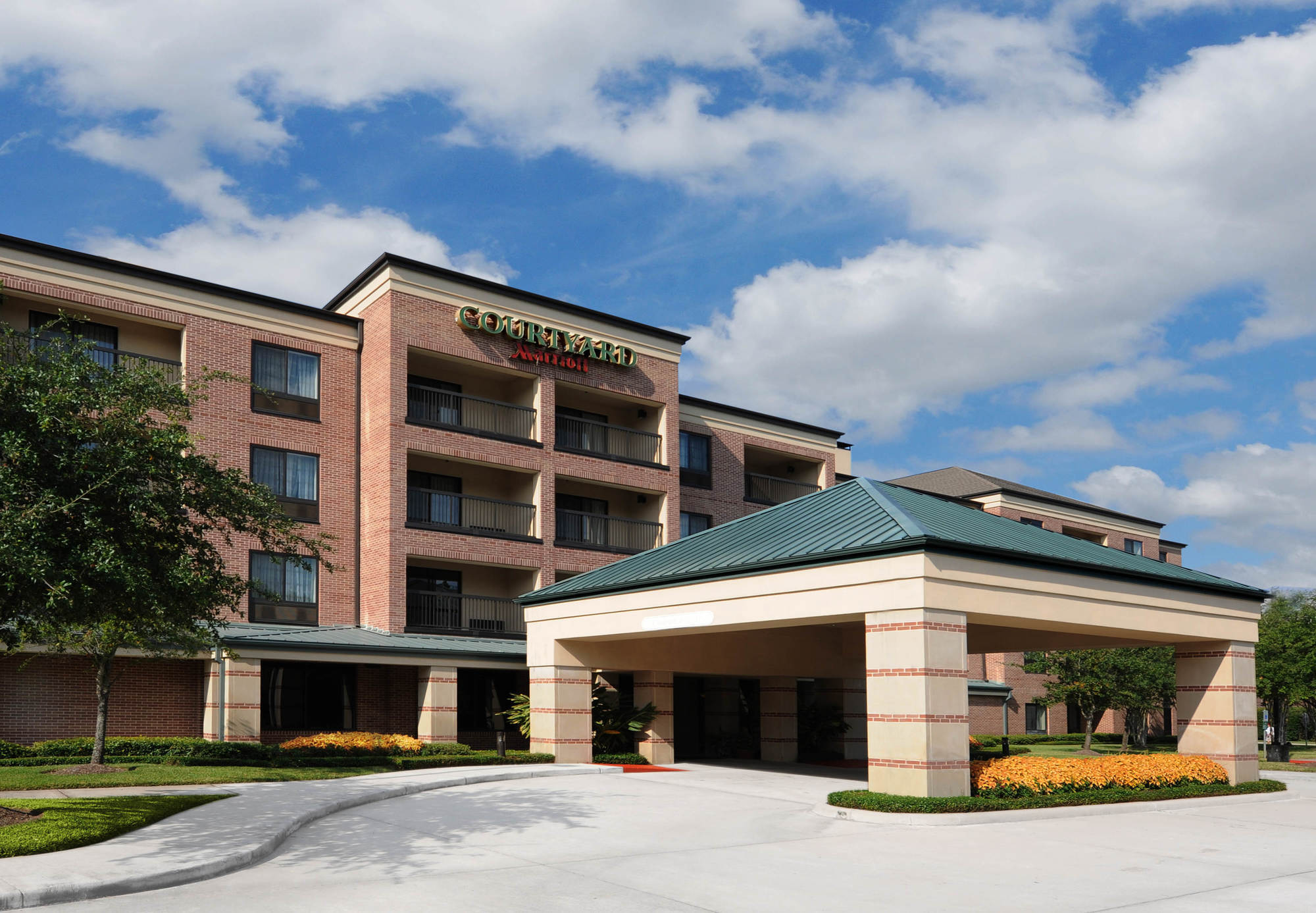 Courtyard By Marriott Northwest Hotel